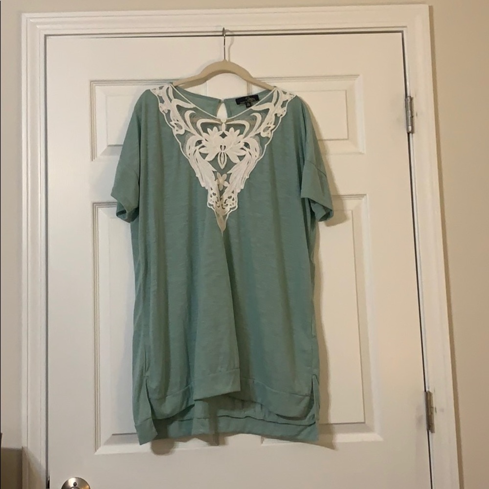Never worn before Suzan Betro 2X lace front blouse